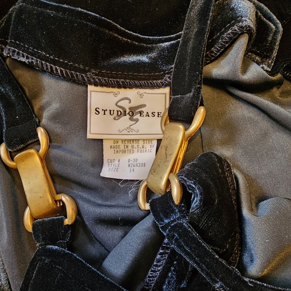 DARKEST EMERALD GREEN LINED DRESS!! FEELS LIKE CRUSHED VELVET 😍 - Picture 10 of 12